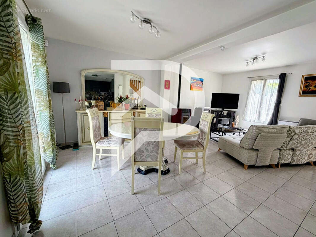 Maison à MERU