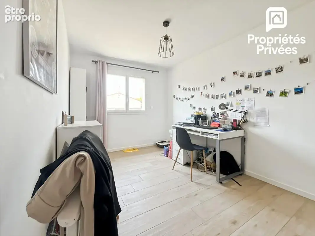 Maison récente de plain-pied avec piscine et garage à Val de Virvée - 289 000 - photo 12