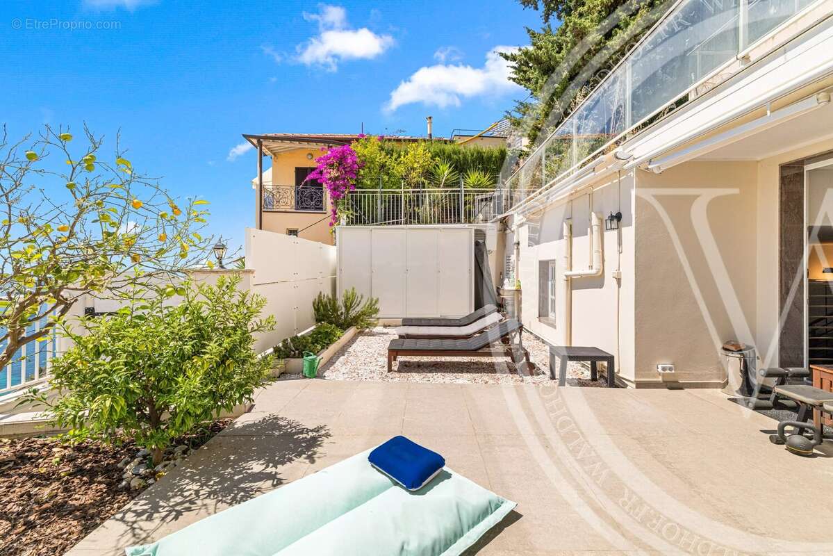 Une résidence de jardin de trois chambres entièrement rénovée au-dessus de la mer, Roquebrune-Cap-Martin - photo 6