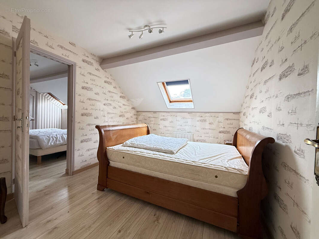 Demeure Cernoy En Berry 16 pièce(s) 575 m² sur 17586 m² - photo 16