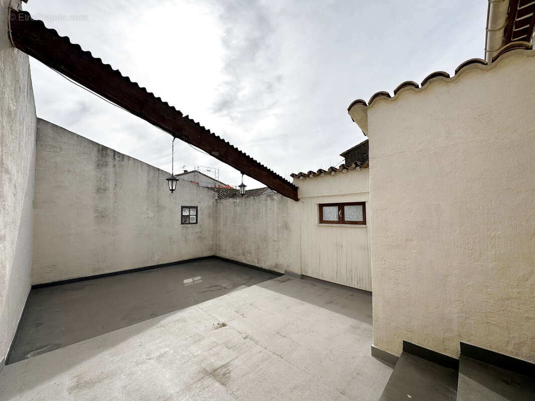 Maison de village avec terrasse et garage  à Sallèles d'Aude - photo 2