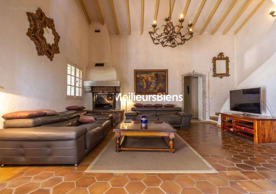 Maison à ROQUEBRUNE-SUR-ARGENS