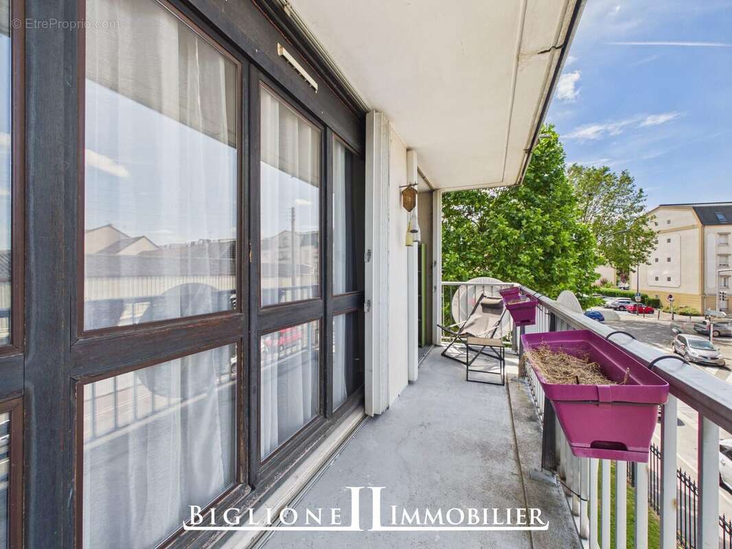 Appartement à VAUJOURS