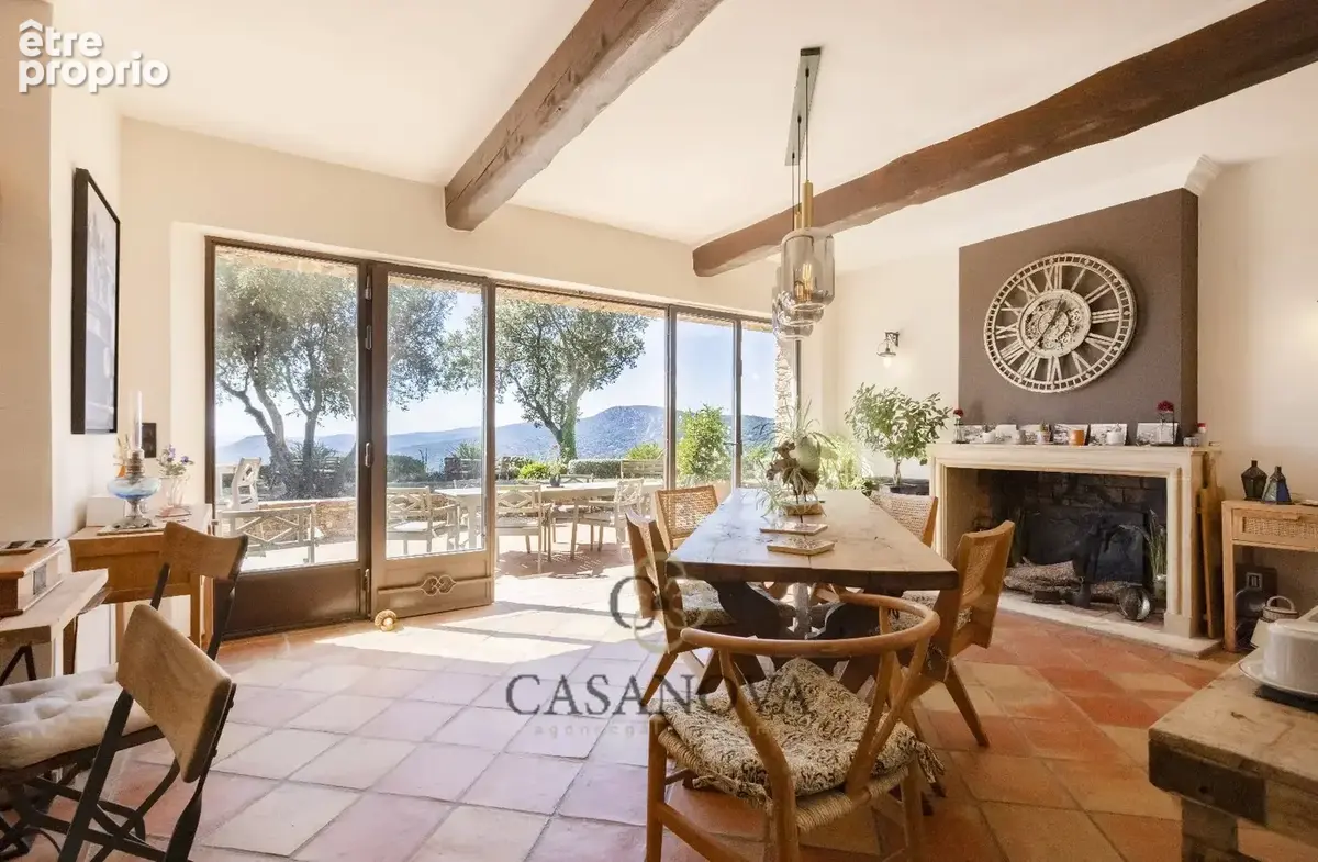 Golfe de Saint Tropez - Domaine de 5 hectares avec bastide, maison de gardien, piscine et vue panoramique à La Garde-Freinet - photo 10