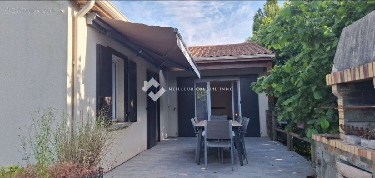 Maison 140 m² à Saint-Georges-Les-Baillargeaux  - photo 9