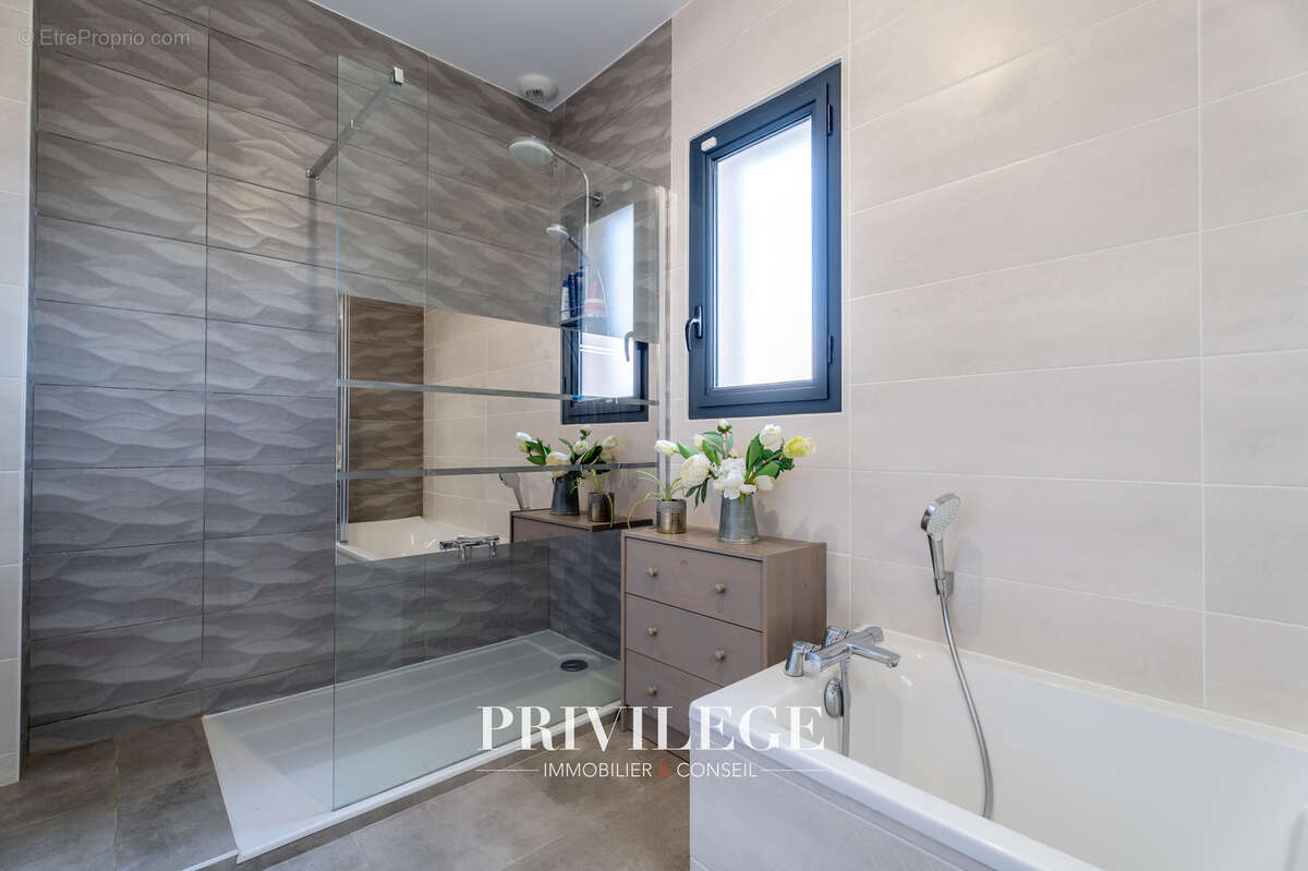 Maison à SAINTE-FOY-LES-LYON