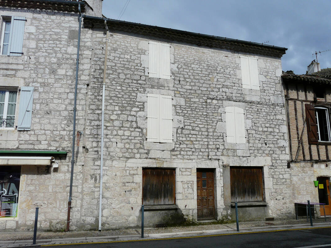 Maison à CASTELNAU-MONTRATIER