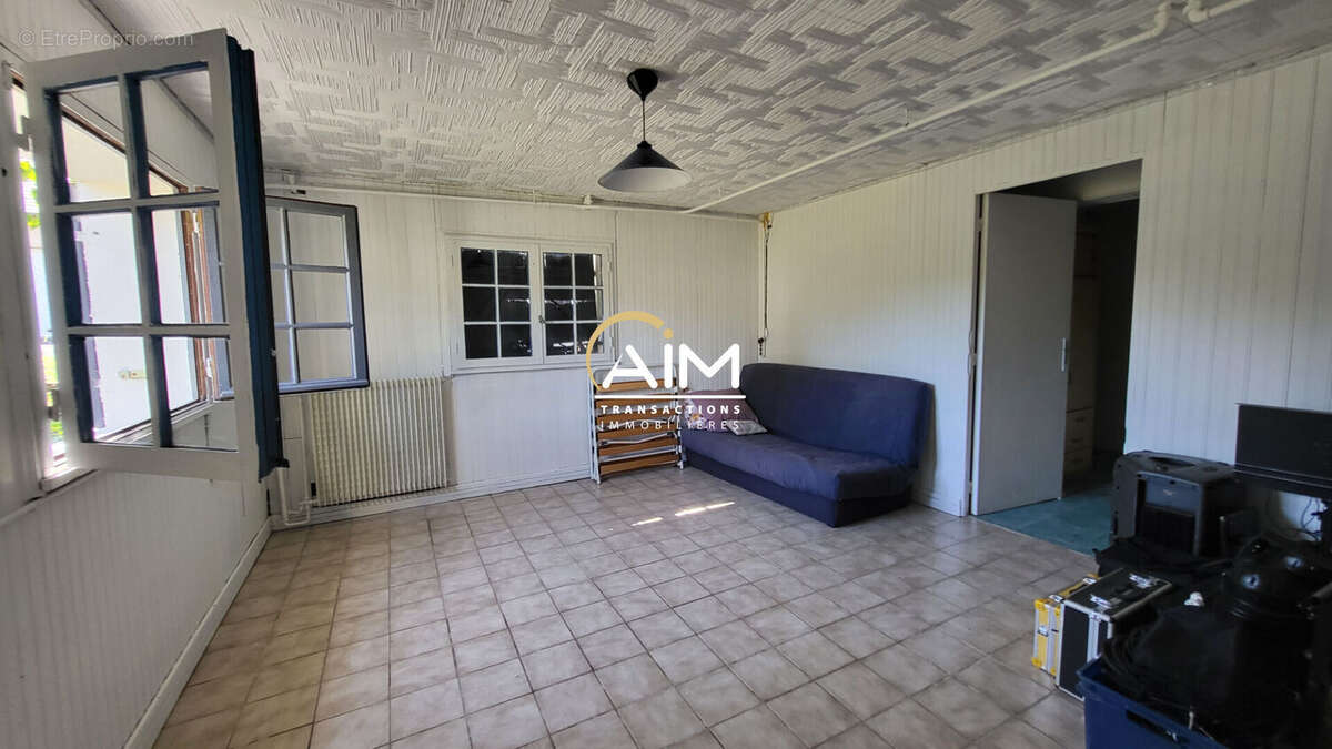 Maison à LA VILLE-AUX-DAMES