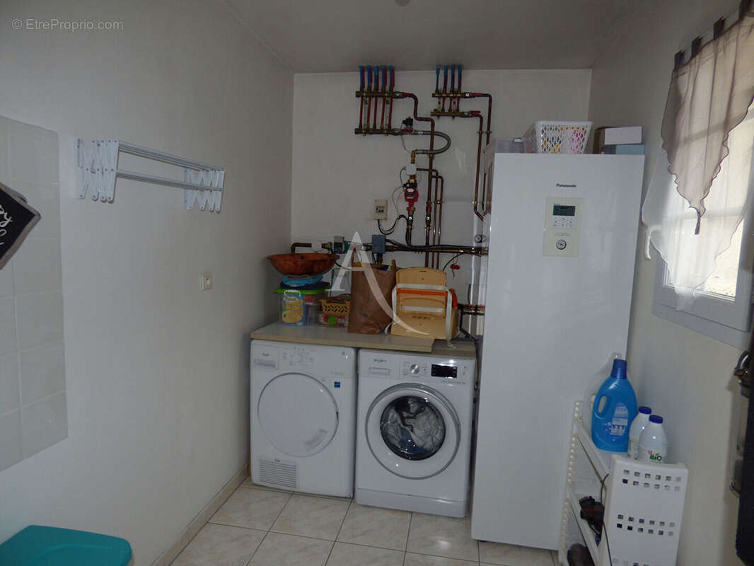 Maison à SAINT-DENIS-DE-L&#039;HOTEL