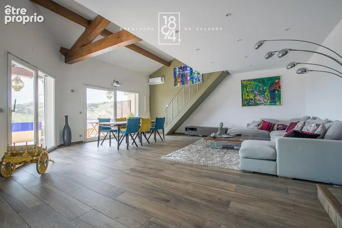 Vue mer – Maison de type 6 de 194 m² sur 1 250 m² de terrain avec piscine, studio indépendant et double garage - photo 6