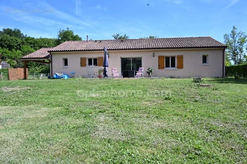 Maison à ANTONNE-ET-TRIGONANT