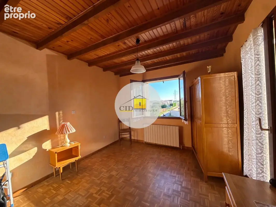 Maison 118 m2 à rénover   3 chambres, balcon, terrain clos de 370 m2 et 2 garages - photo 8