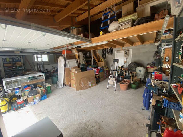 Très belle maison de plain-pied avec garage et double garage sur beau terrain de 2700 M2 - photo 17