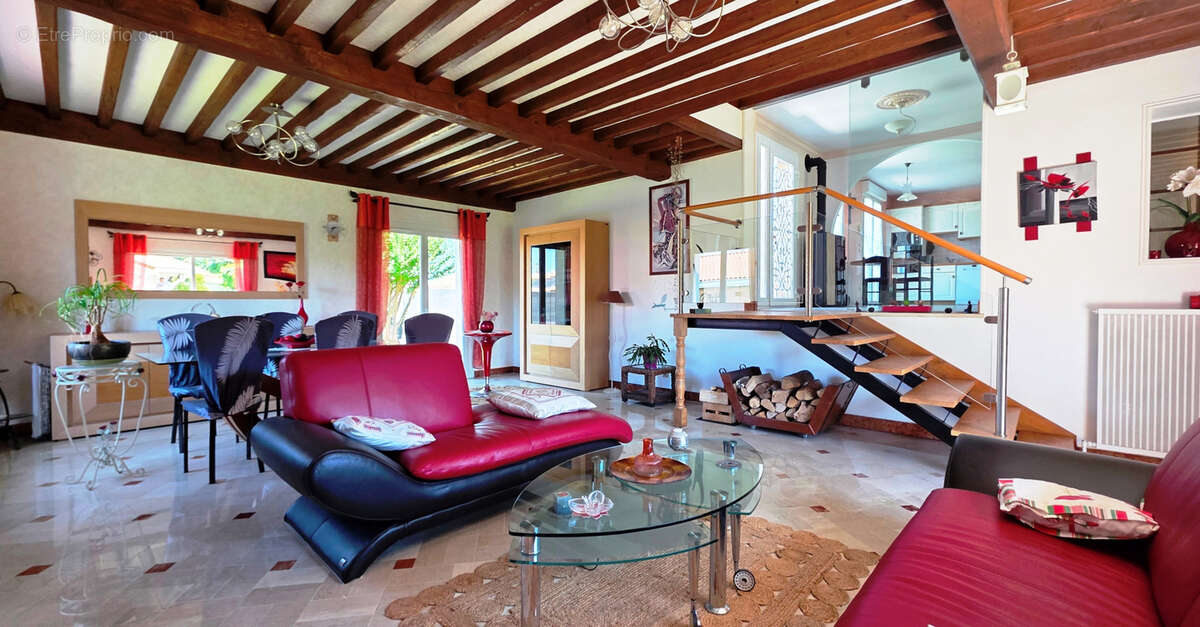 Maison à SAINT-PIERRE-DE-CHANDIEU