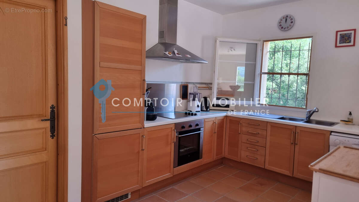 À VENDRE (83) - BARGEMON - Villa avec piscine et vue sur les collines - photo 6