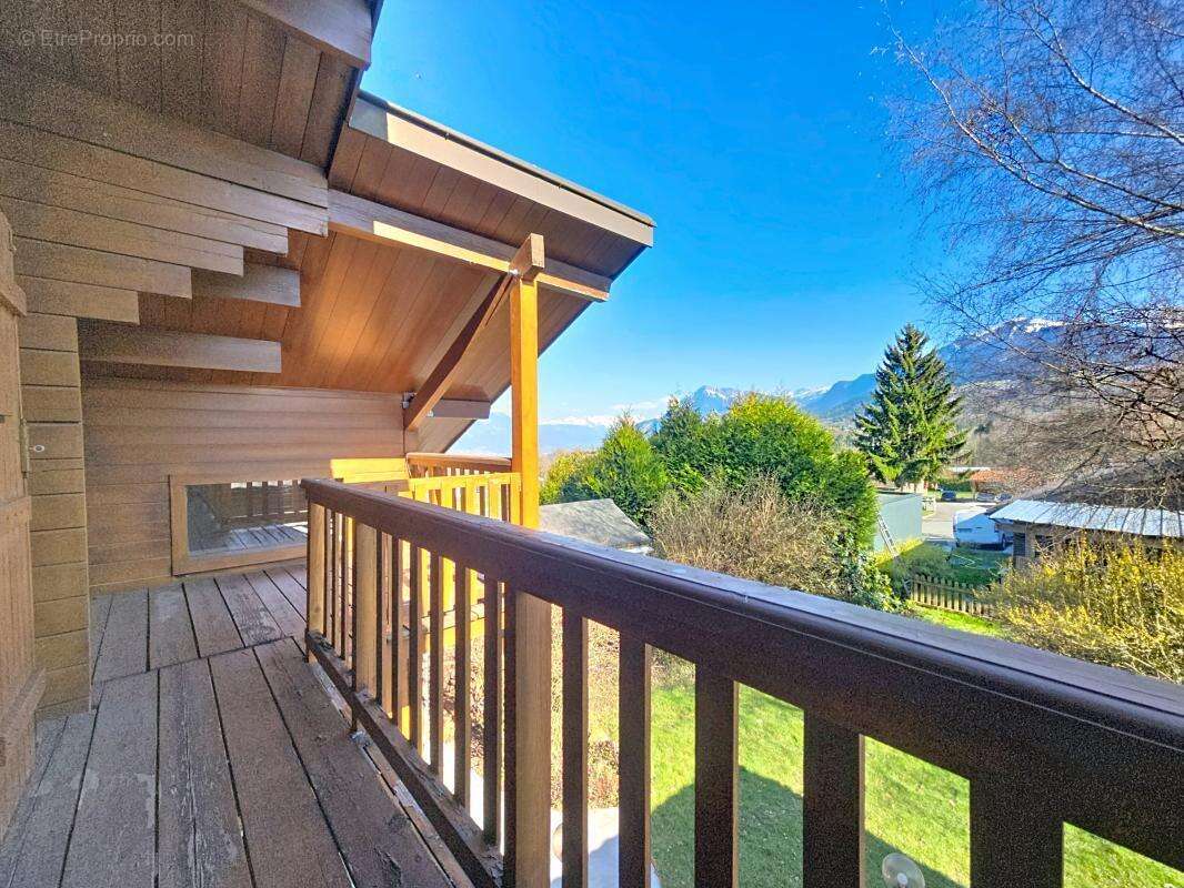 Maison à LA ROCHE-SUR-FORON