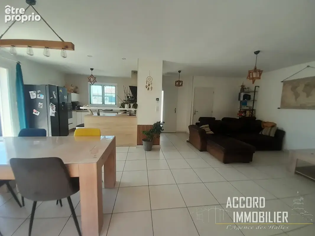 Villa de plain pied avec jardin arboré et piscine - photo 13
