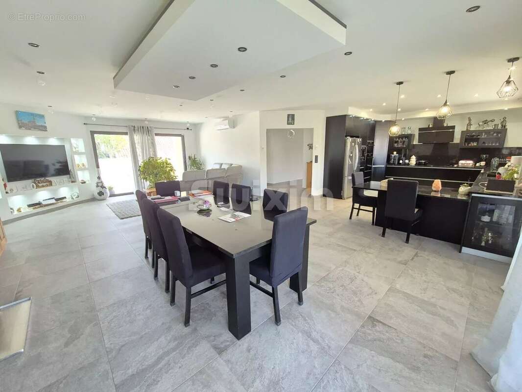 Maison à LE DESCHAUX