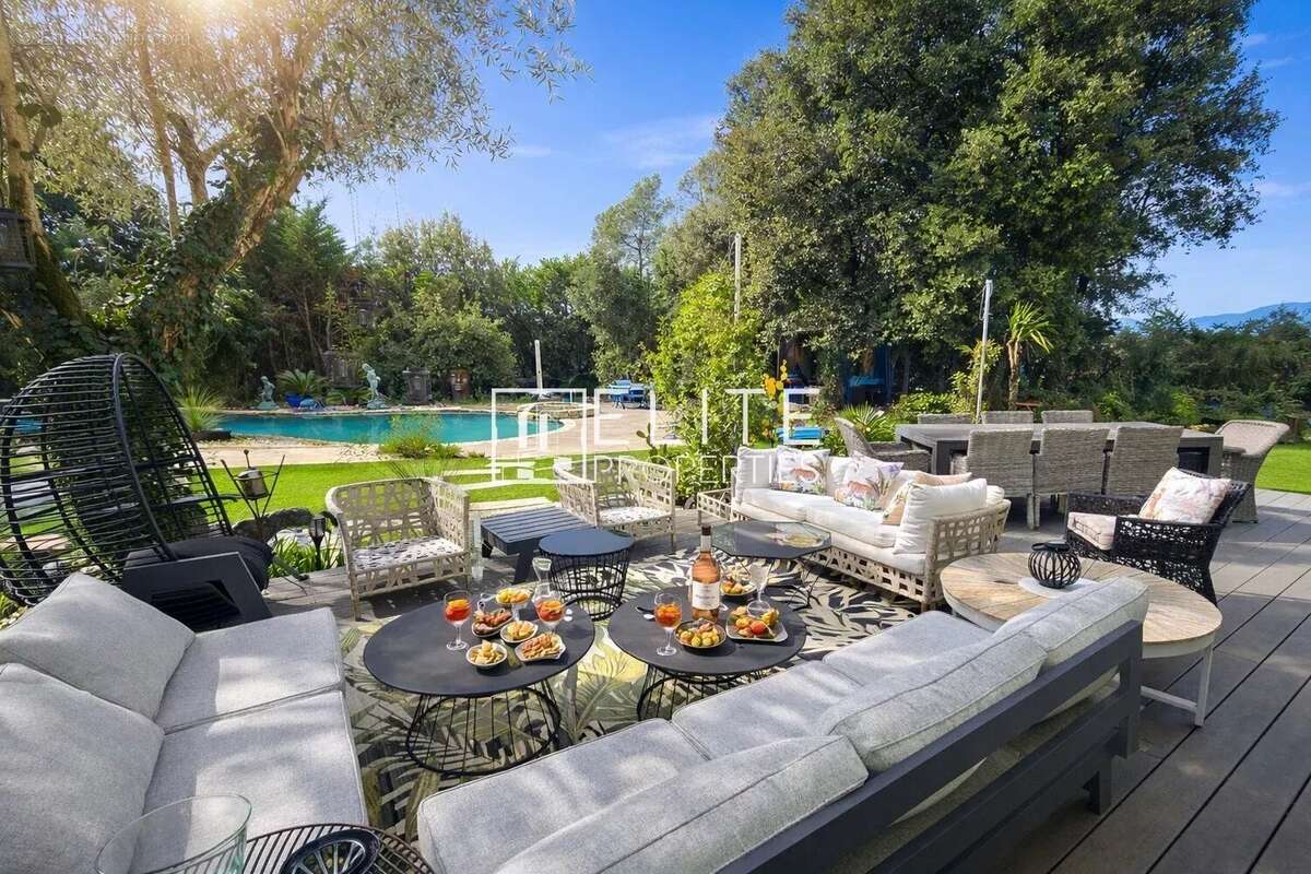 Maison à ROQUEFORT-LES-PINS