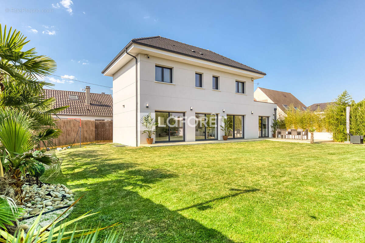 Maison Contemporaine de 204m² dans le secteur du Bouquet à Pontault-Combault - photo 2
