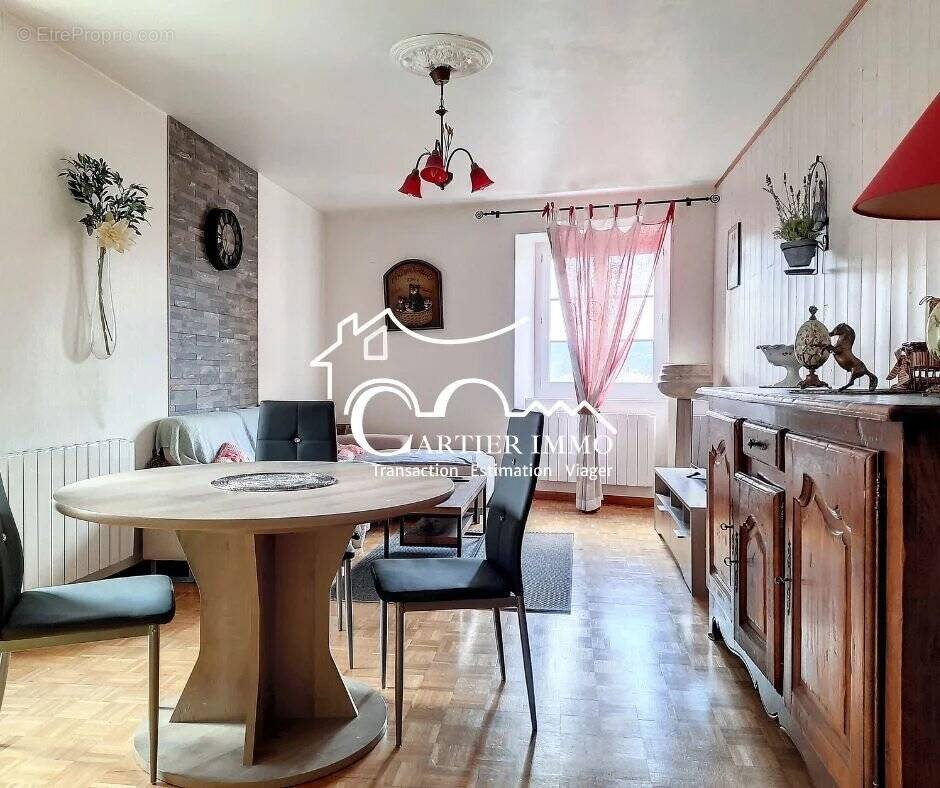 Appartement à AIGUILHE