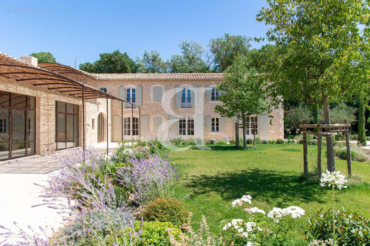 Maison 505 m² à Saint-Remy-De-Provence  - photo 2