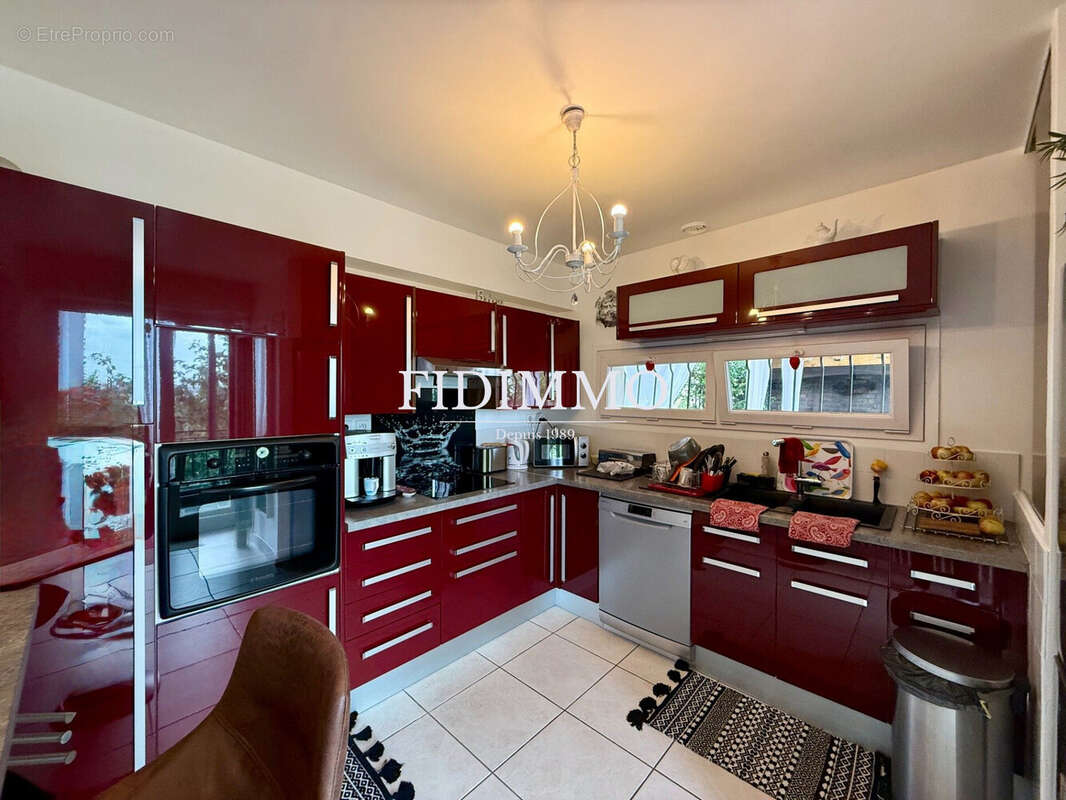 Maison à CHENNEVIERES-SUR-MARNE