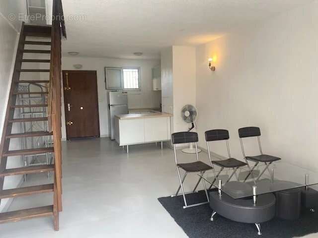 Appartement à SAINT-LAURENT-DU-VAR