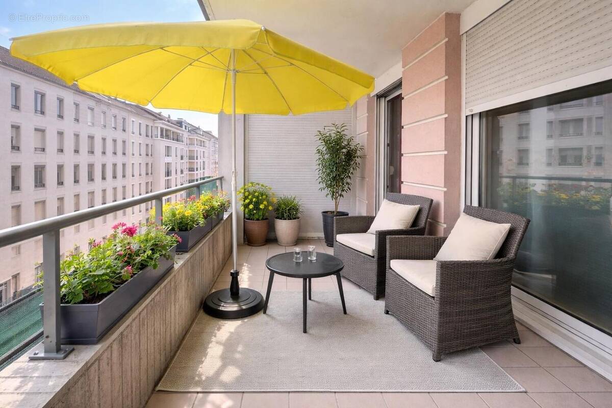  - Appartement à LYON-4E