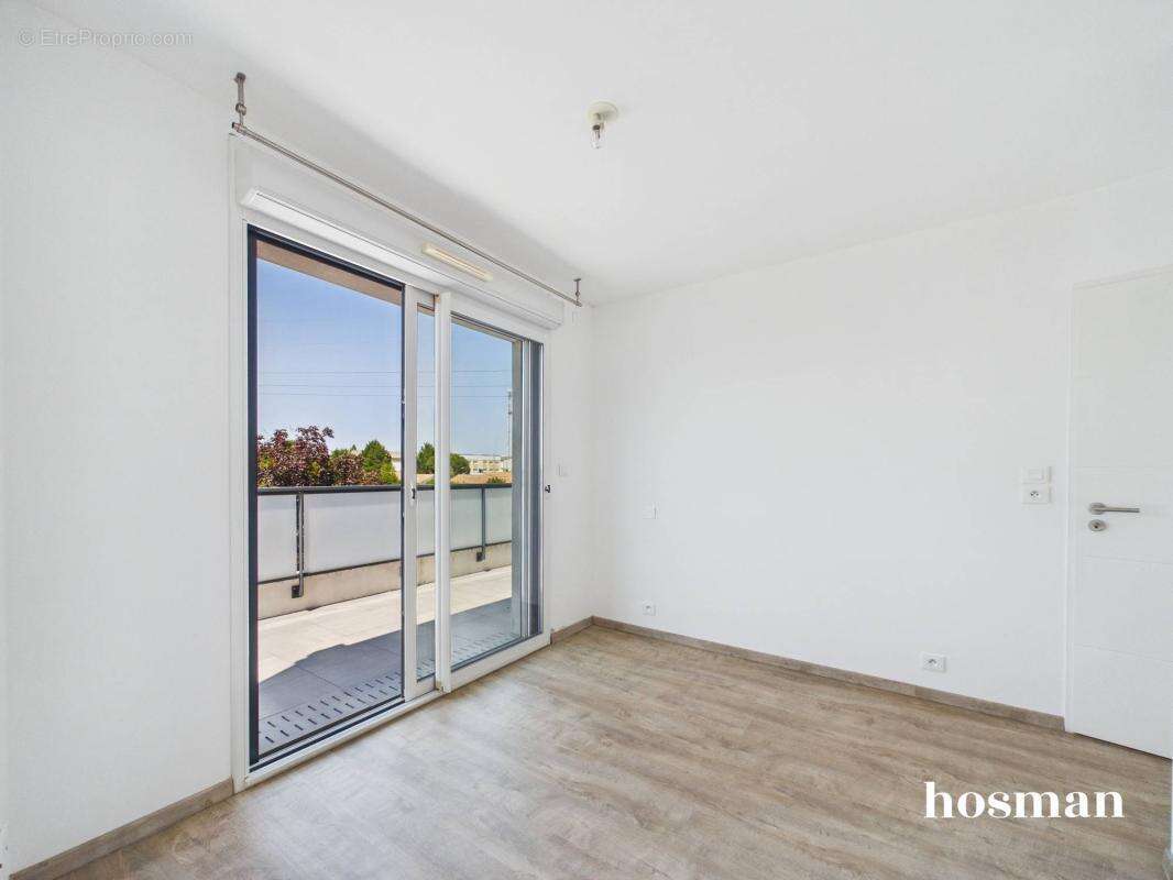 Ravissant appartement T3 de 63,67 m2 au dernier étage, terrasse de 31 m2, 2 places de stationnement et cave - Quartier La Grammo - photo 14