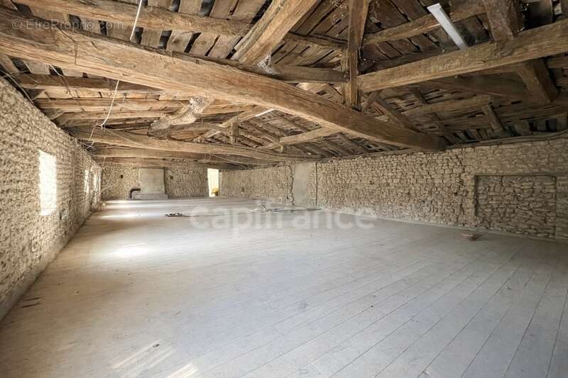 Longère charentaise de 131 m² avec dépendance et hangar - Fort potentiel - Vanzac (17) - photo 9