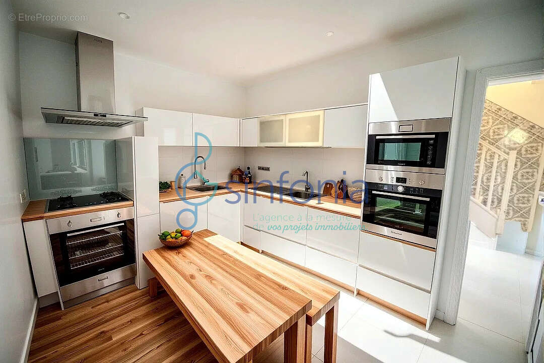 Maison à GALLARGUES-LE-MONTUEUX