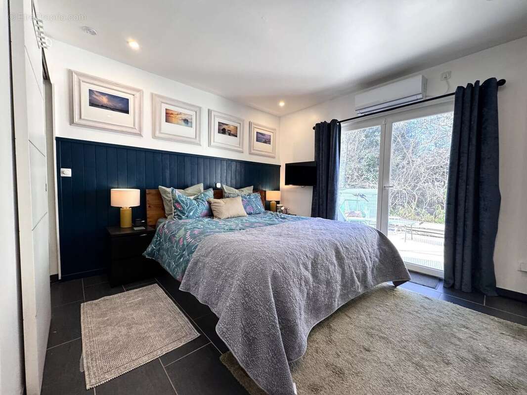 Maison à ENTRECASTEAUX