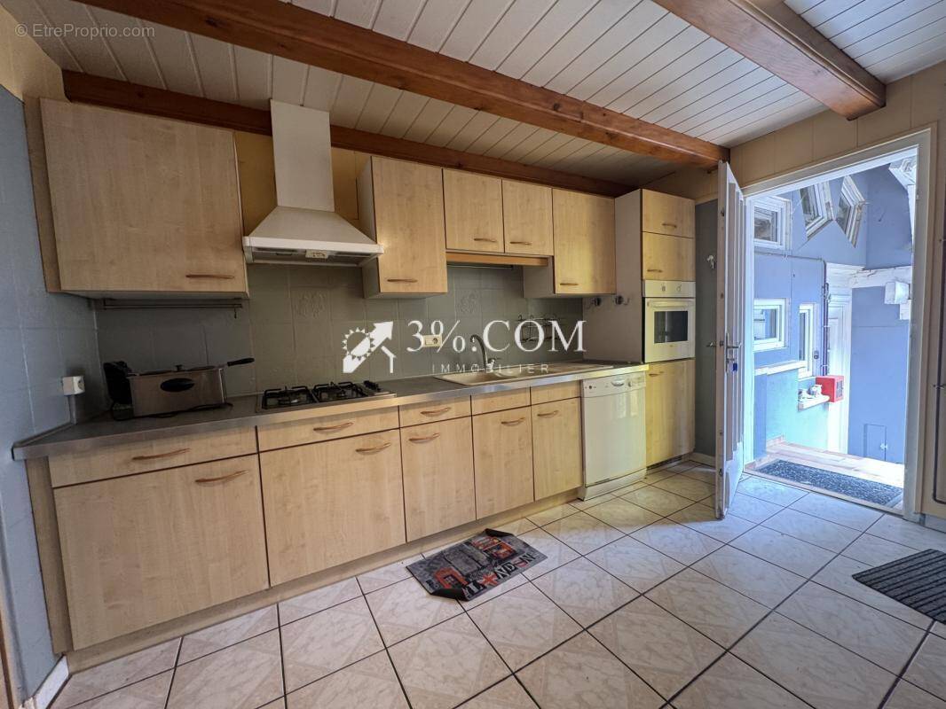 3%COM Grande maison avec cour et jardin - photo 4