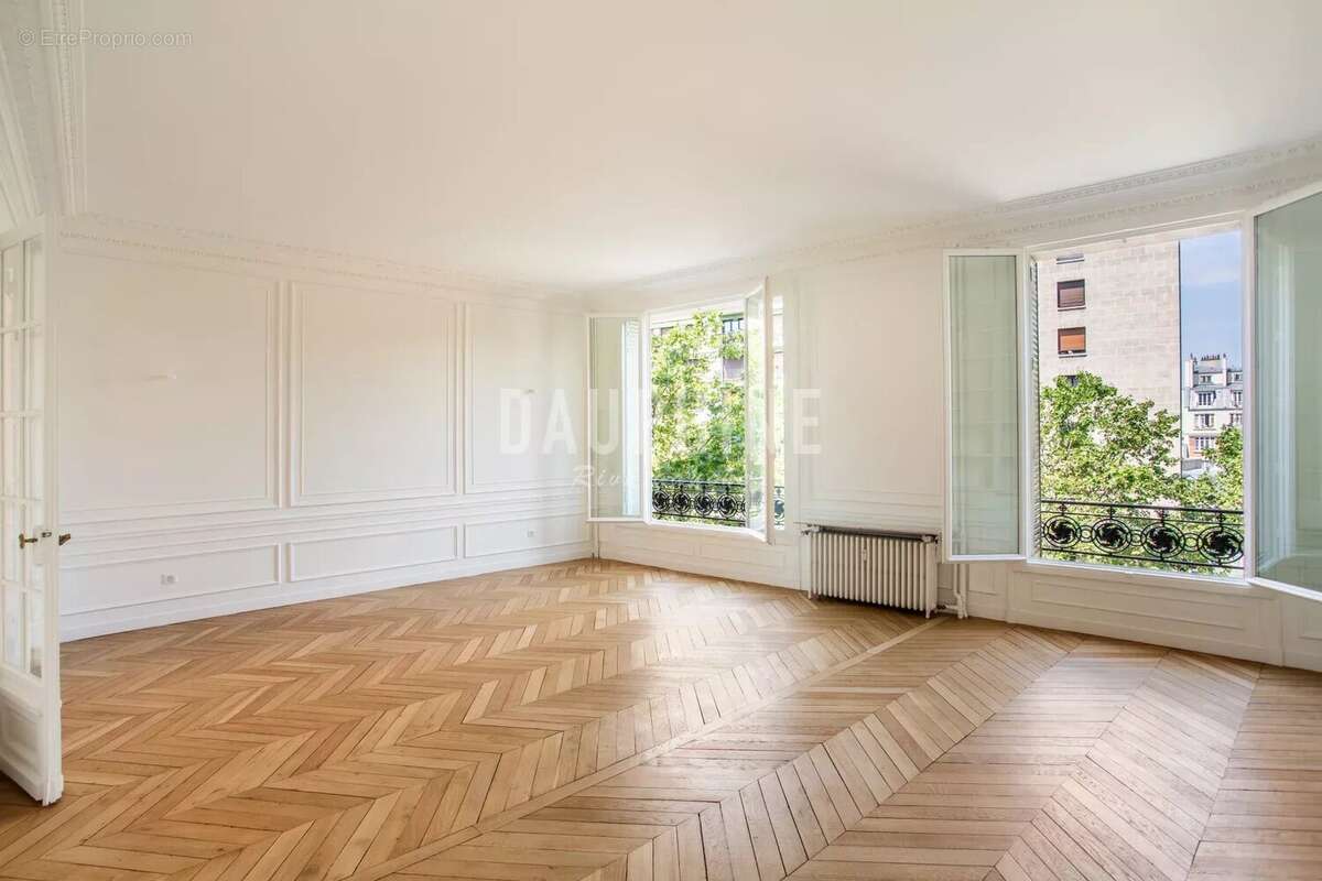 Appartement à PARIS-14E