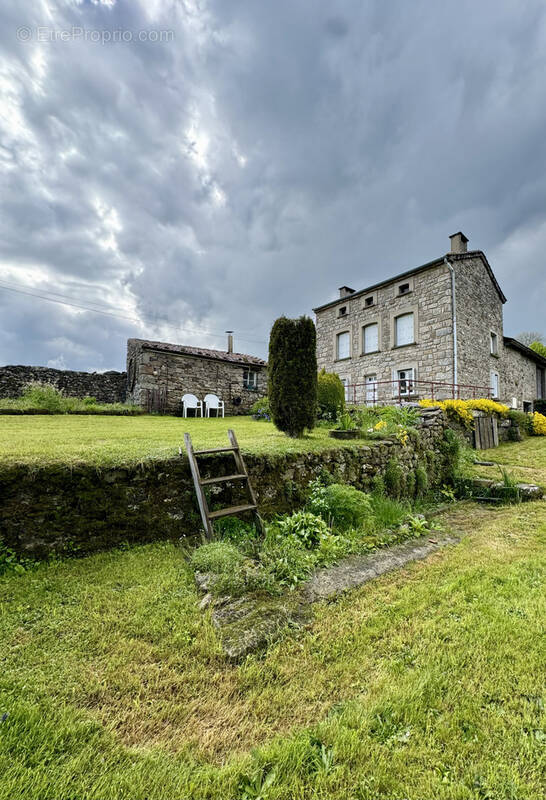 Maison à SAINT-ROMAIN-LES-ATHEUX