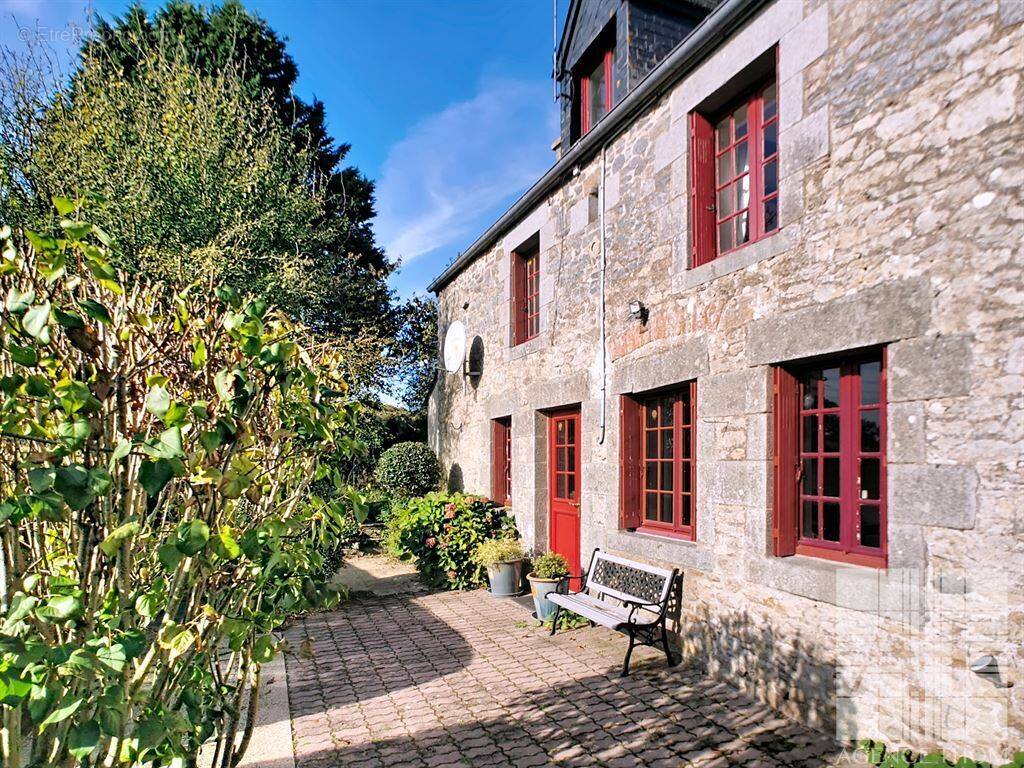 Maison à SAINT-PIERRE-DE-PLESGUEN