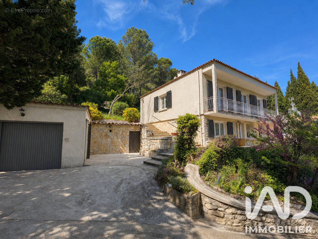 Photo 1 - Maison à CARNOUX-EN-PROVENCE