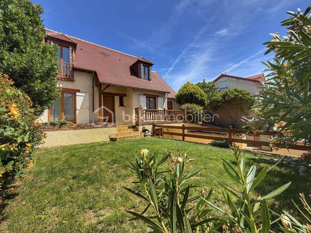 Villeneuve-le-Roi – Maison familiale avec piscine - photo 2