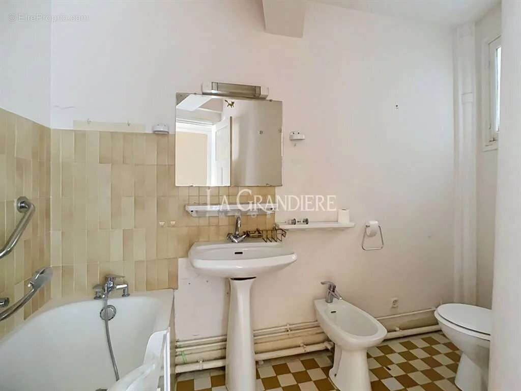 Appartement à PARIS-16E