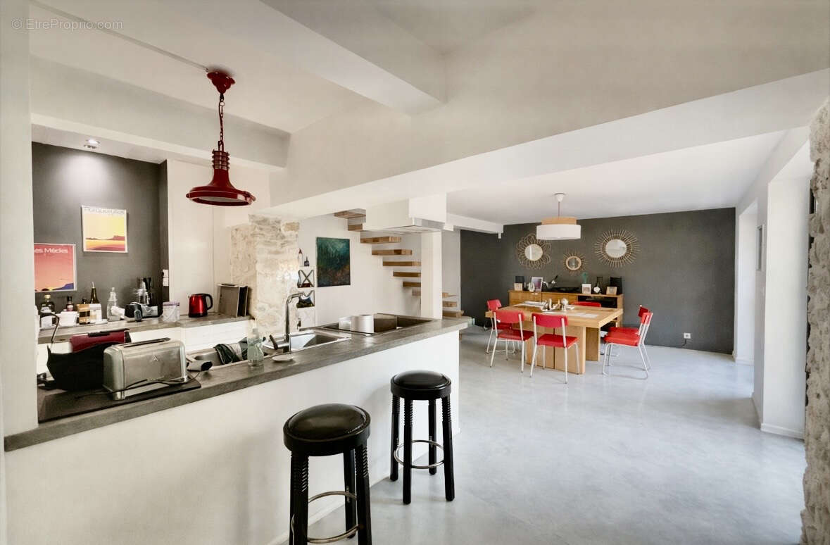 Maison à MONTELIMAR