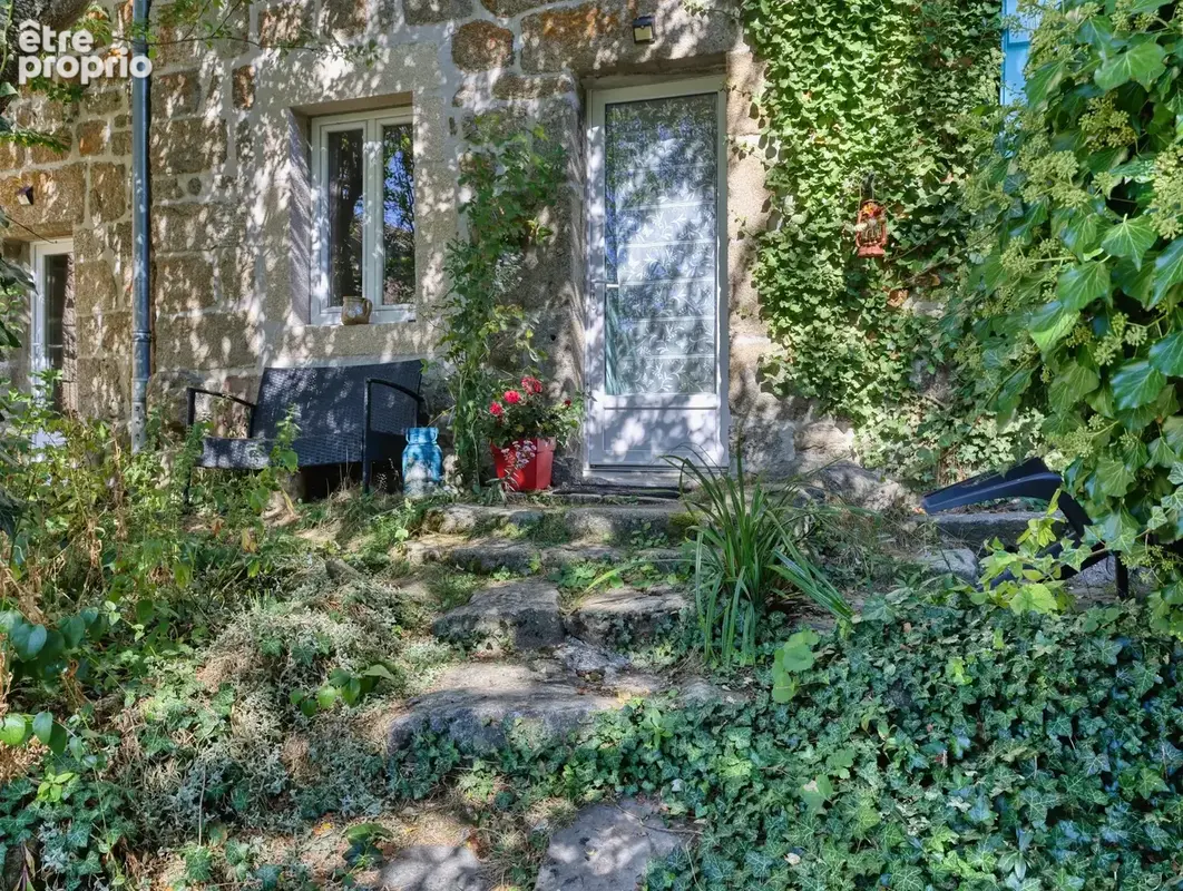 Ensemble immobilier de charme avec résidence principale et 3 gîtes, vaste terrain SAINT AGREVE (07) - photo 2