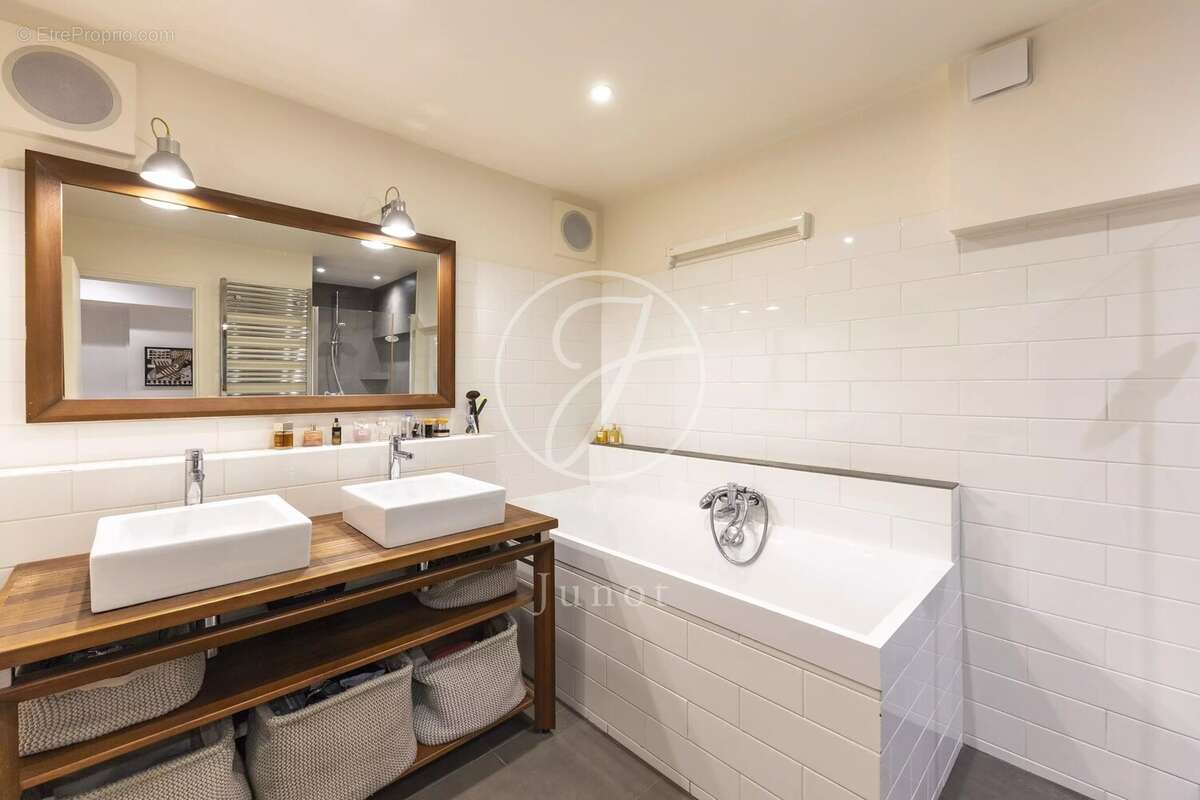 Appartement à PARIS-7E