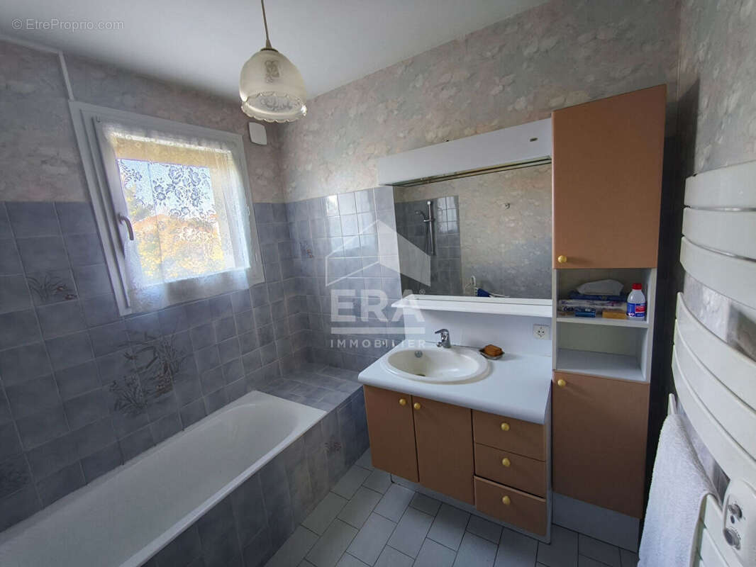 Maison à SAINT-DENIS-LES-BOURG