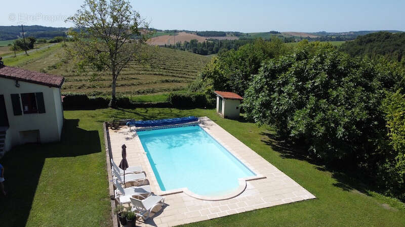 Maison à NANTEUIL-AURIAC-DE-BOURZAC