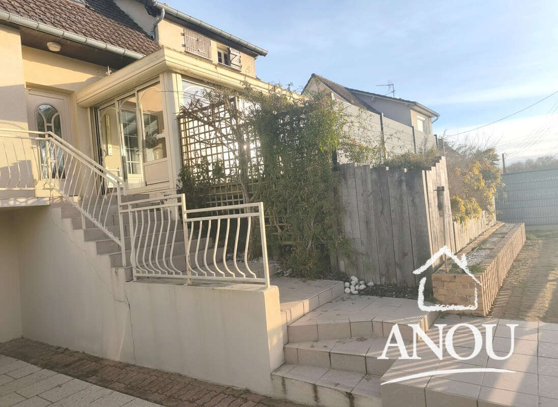 Maison à SAINT-DENIS-LES-PONTS