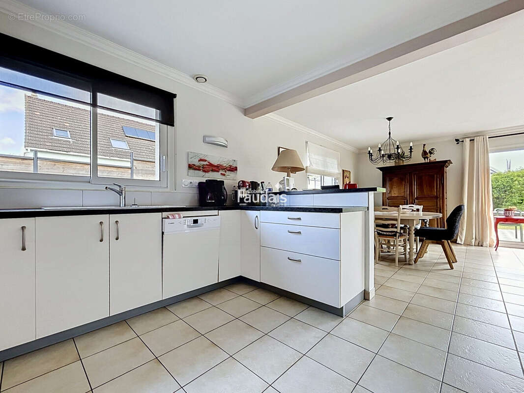 Maison 117 m² à Gouville-Sur-Mer  - photo 7