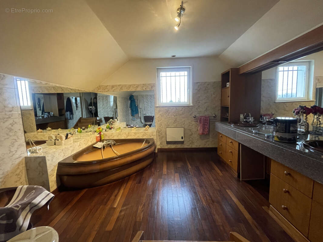 Maison à SAINT-GERMAIN-LESPINASSE