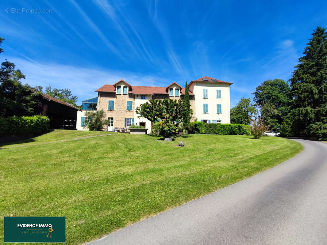 Appartement à NIVOLAS-VERMELLE
