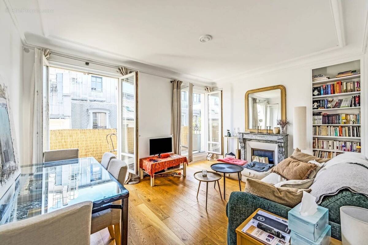 Appartement à PARIS-8E